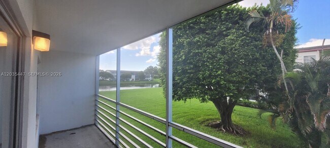 Building Photo - 320 Fanshaw H
