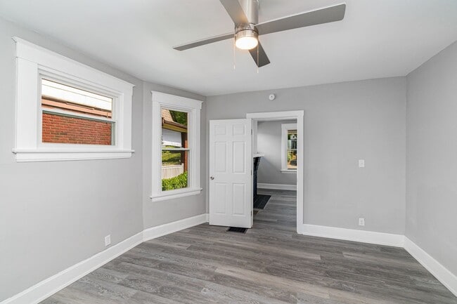 Building Photo - Updated 3 Bedroom 1 bathroom House