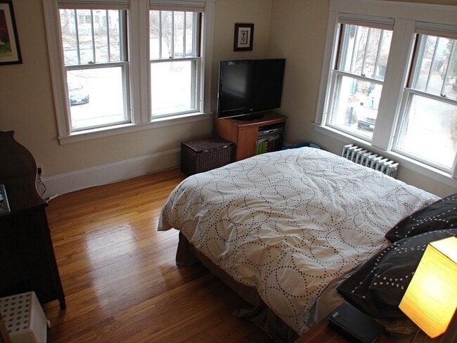 Building Photo - 128 Brooks Ave