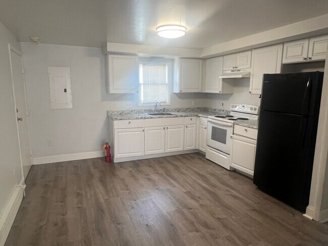 Building Photo - 815 Ferry St