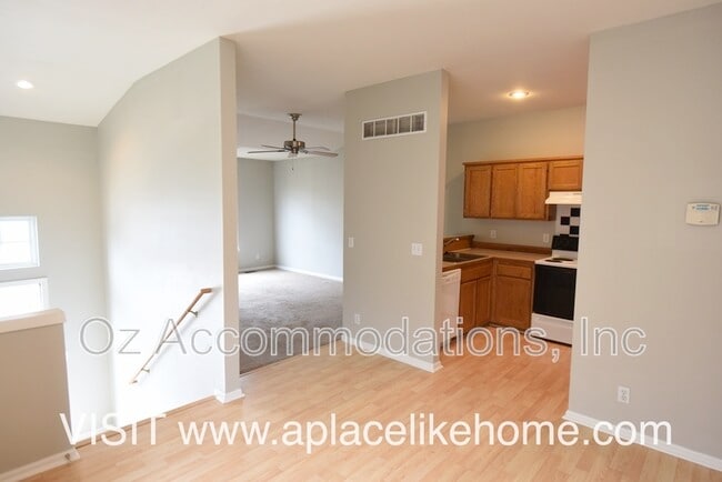 Building Photo - 1151 N Mart-way Dr