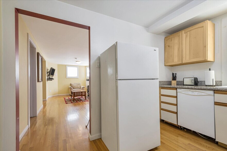 Building Photo - 2070 Pacific Ave