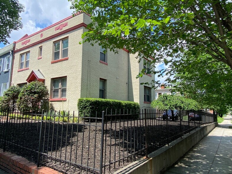 Primary Photo - 1618 Isherwood St NE