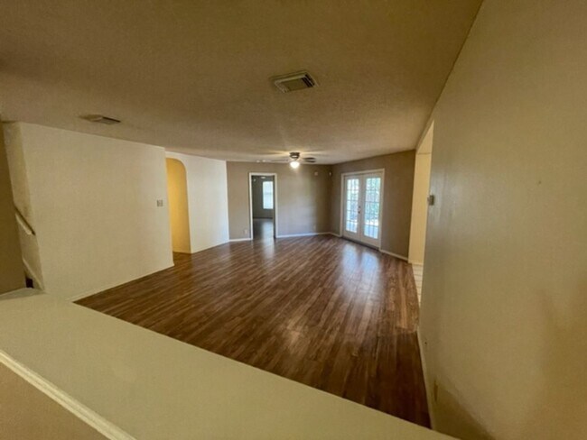 Building Photo - 5 br, 3 bath House - 7111 Valewood View
