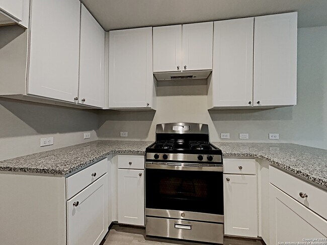 Building Photo - 5550 Basil Chase