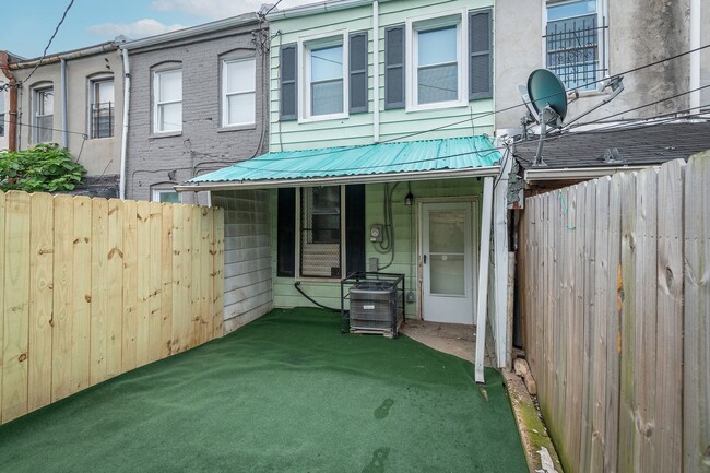 Building Photo - Beautiful 2 Bedroom in Baltimore, Fully Fu...