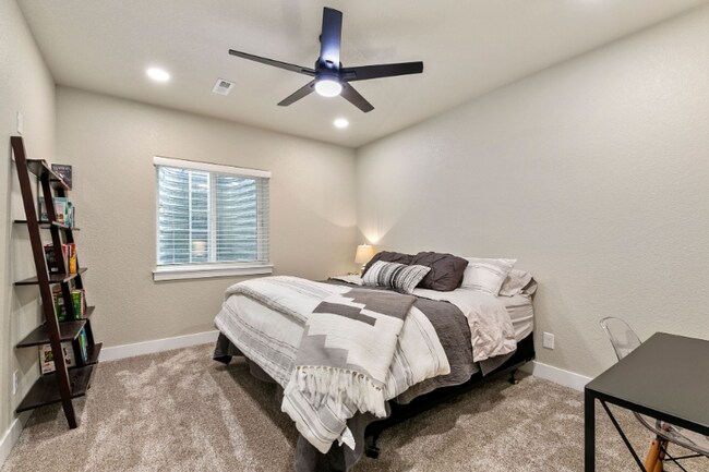 Building Photo - 1061 Mount Columbia Dr