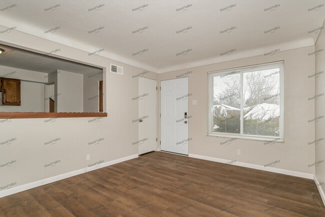 Building Photo - 1223 Lakeview Ave