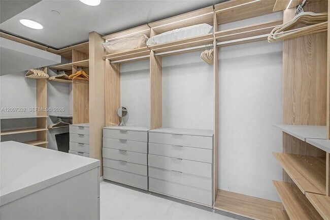 Building Photo - 300 Biscayne Blvd Way