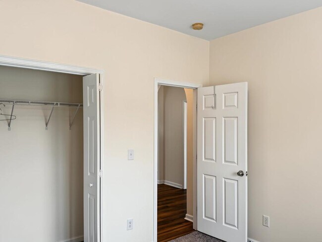 Building Photo - 1406 Parkland Way