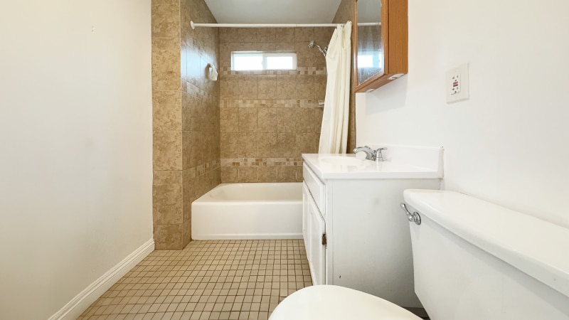 Building Photo - 1522 W 29th St