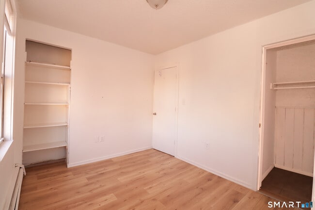 Building Photo - 117 Lamberton St