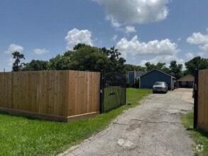 Building Photo - 13829 Quention Dr