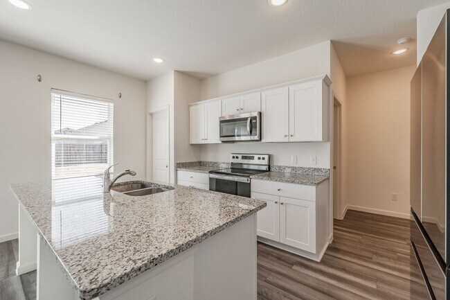 Building Photo - Like new 4 bedroom 2.5 bath in Villages of...