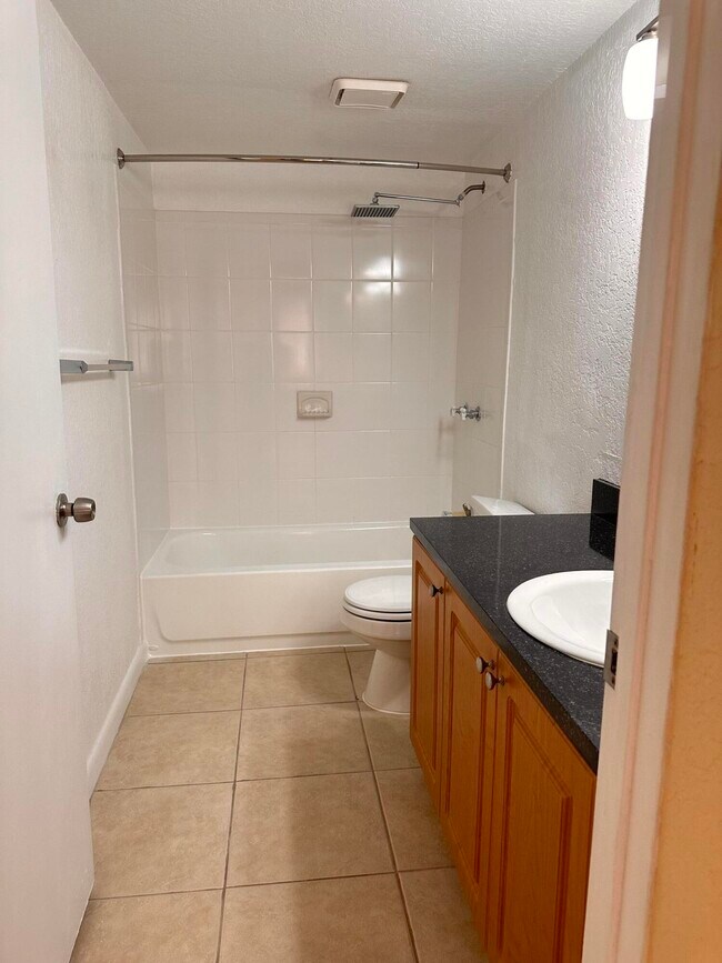 Building Photo - 700 Nottingham Cir