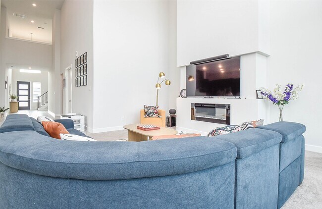 Building Photo - 8906 Luddenham Lilac Ln