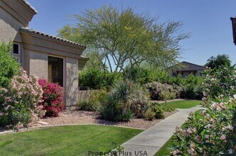 Building Photo - Charming 2-Bedroom Phoenix Townhouse with Cozy Living Space!