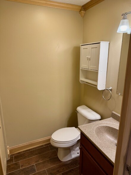 Building Photo - 1616 Spring Valley Dr