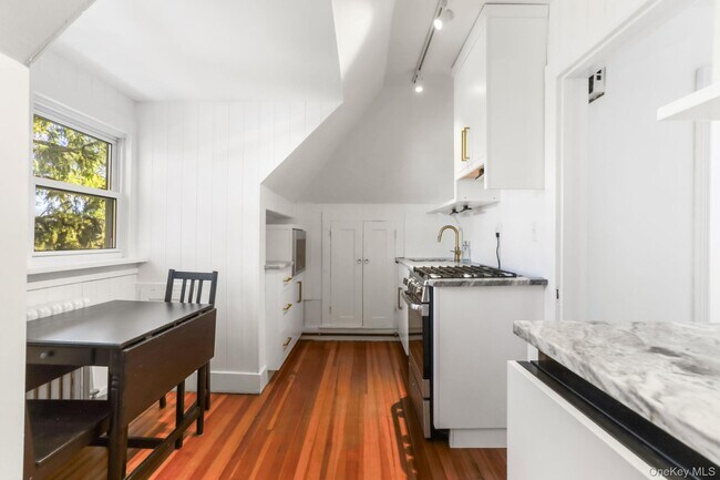 Building Photo - 16 Bedford Rd