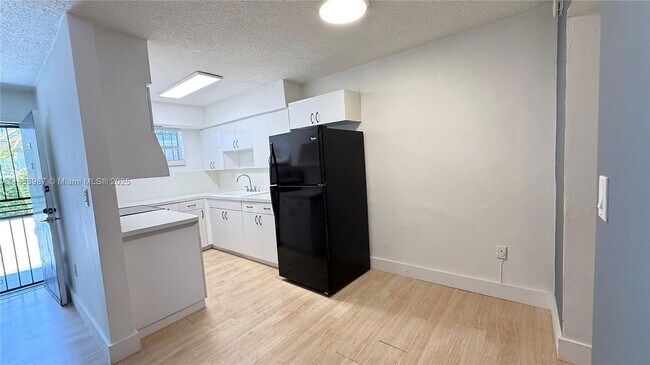 Building Photo - 2498 SW 17th Ave