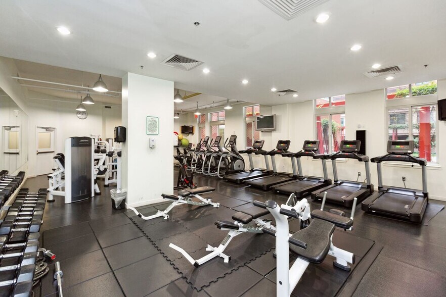 Building Photo - 1000 New Jersey Ave SE