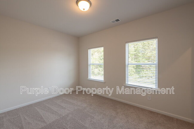 Building Photo - 1672 Eagle Dr