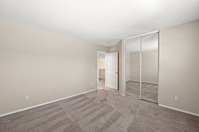 Building Photo - Ideal for Large Families – 6BR/4BA Eastval...