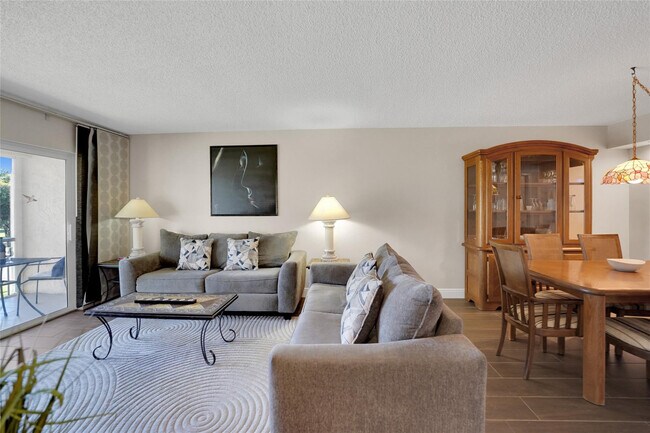 Building Photo - 8980 S Hollybrook Blvd