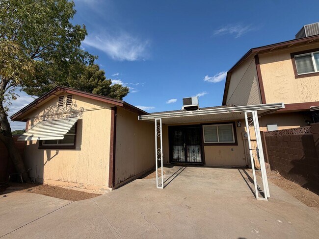 Building Photo - 3 Bed 2 Ba Condo