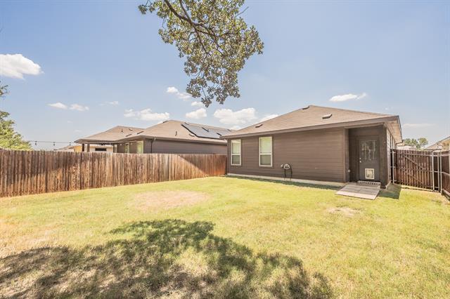 Building Photo - 561 Concho St