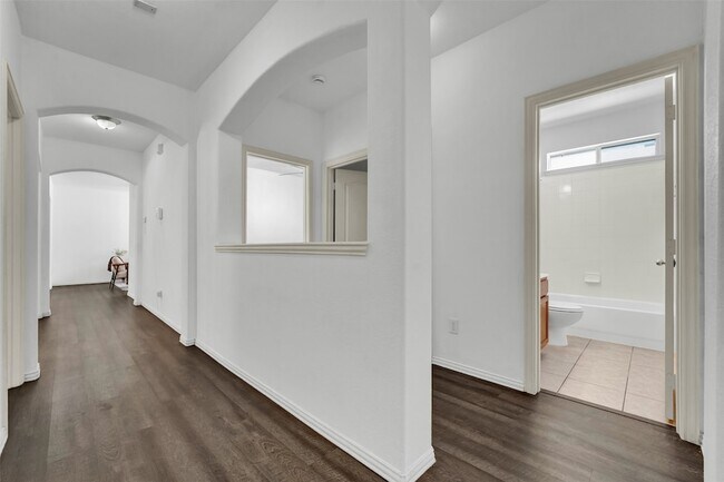 Building Photo - 10108 Cherry Hill Ln