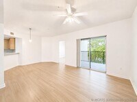 Building Photo - 5056 Lantana Rd