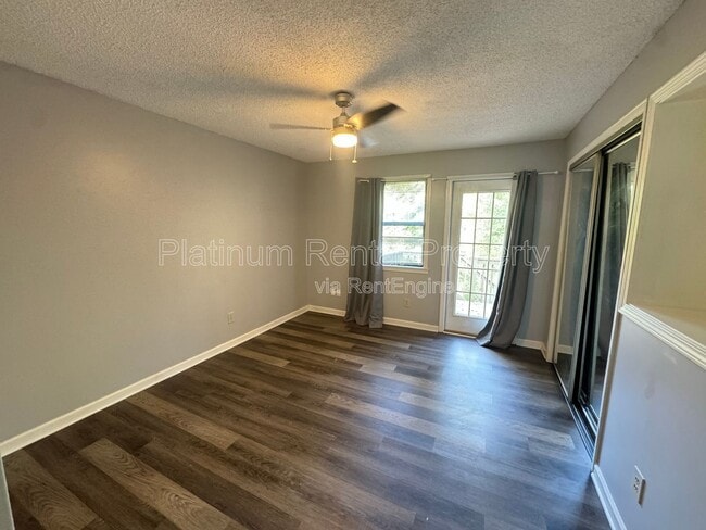 Building Photo - 1804 Pine Tree Dr