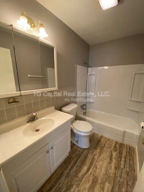 Building Photo - 2349 Clark Ave