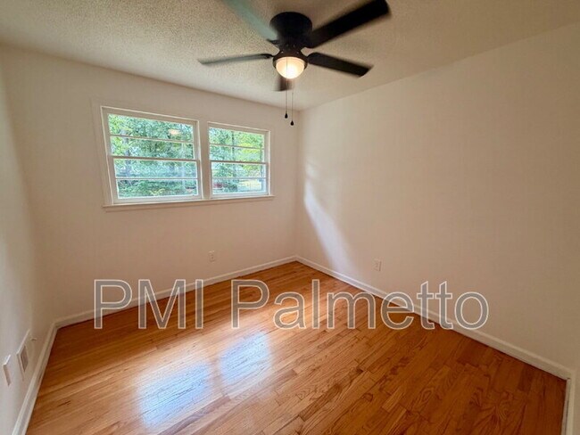 Building Photo - 1805 Carousel Cir