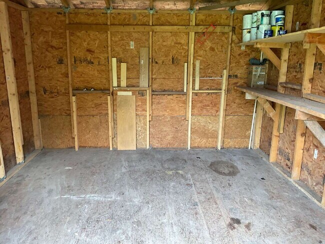 Building Photo - "Charming 3-Bedroom Haven with 2 Full Bath...
