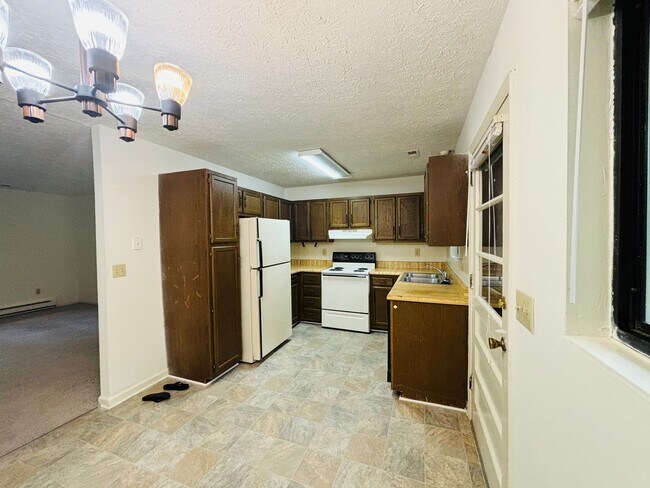Building Photo - 1813 Gardenspring Dr