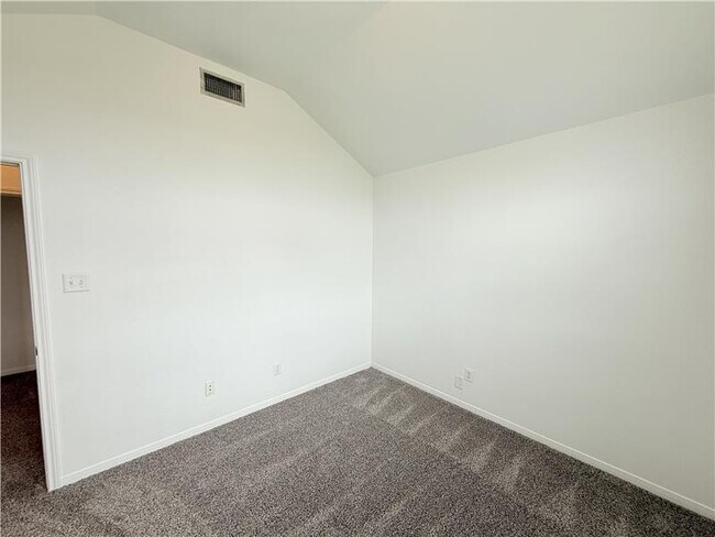 Building Photo - 531 Parkfield Ln