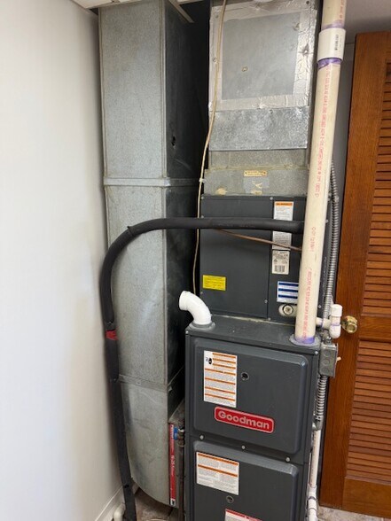 Building Photo - 5267 Center Rd