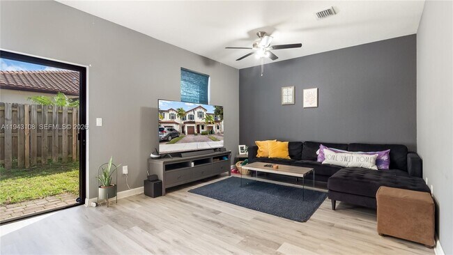 Building Photo - 141 SE 34th Terrace