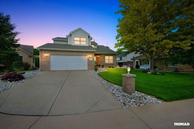 Building Photo - Spacious 4BR House in Aurora