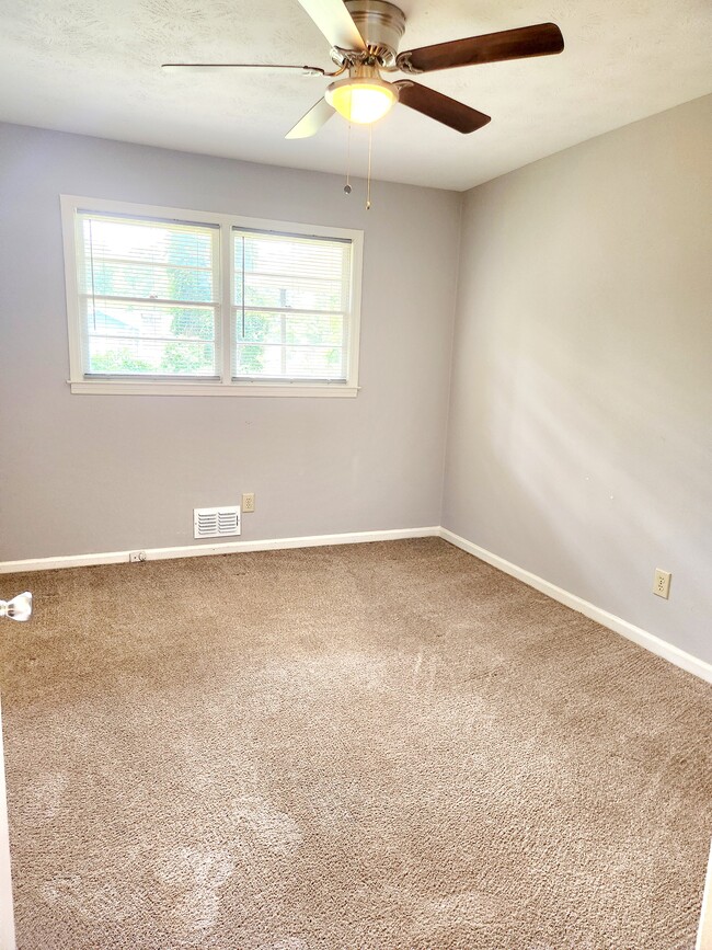 Building Photo - 1482 Wesley Dr