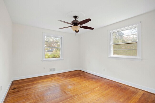 Building Photo - Stratford Hills Brick Ranch