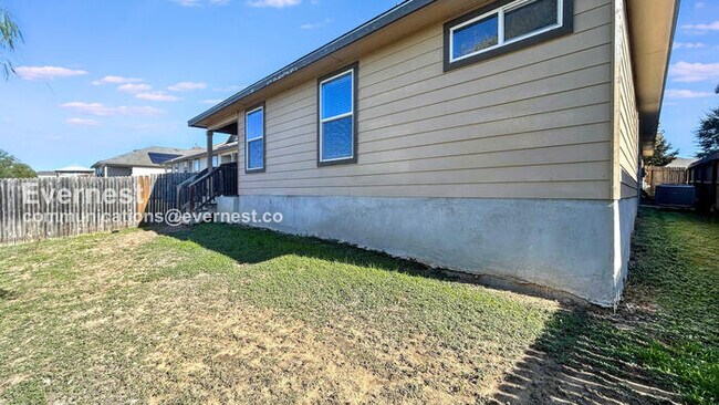 Building Photo - 2511 Barbwire Wy