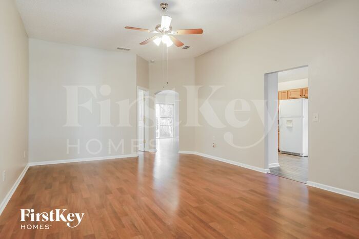 Building Photo - 489 MacKenzie Cir