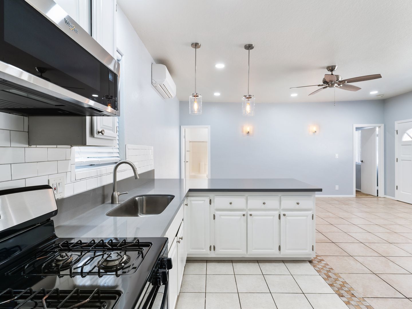 Building Photo - 1116 E 1st St