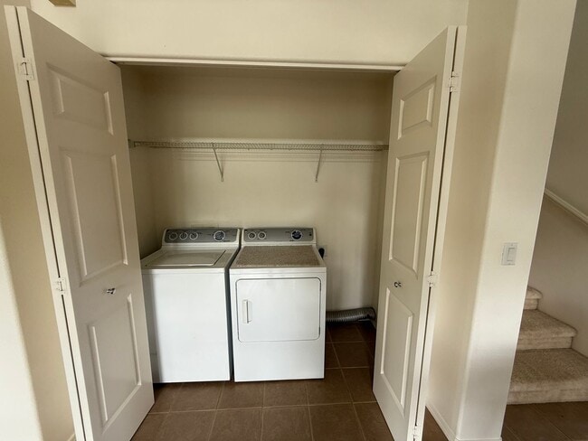 Building Photo - Regency at Huleia Lihue Two bedroom, two and a half bath, unfurnished corner unit Townhome.