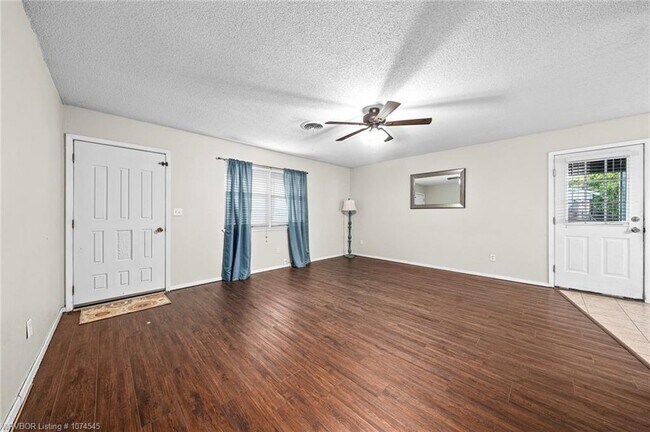 Building Photo - 502 8th St