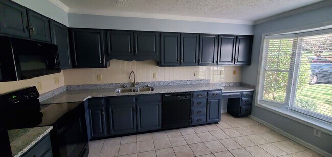 Building Photo - 1103 Yellowbell Pl