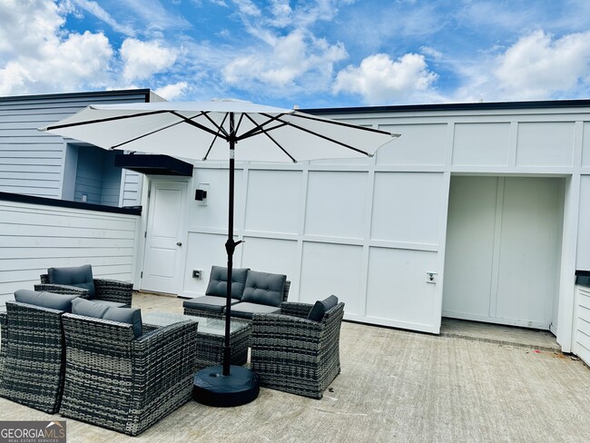 Building Photo - 727 Eloise Wy